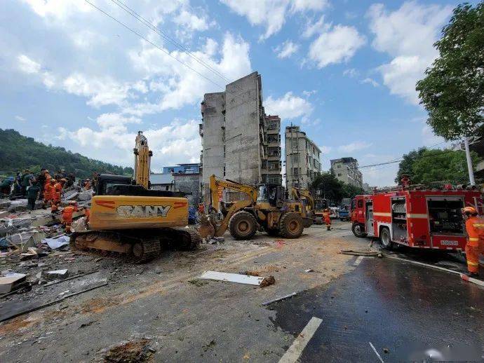 湖南郴州一幢自建房突然倒塌，农村自建房屋如何自救？