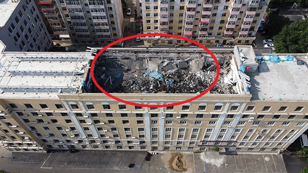 哈尔滨一办公楼顶层坍塌！已致2死7伤，建筑安全应该如何防范？