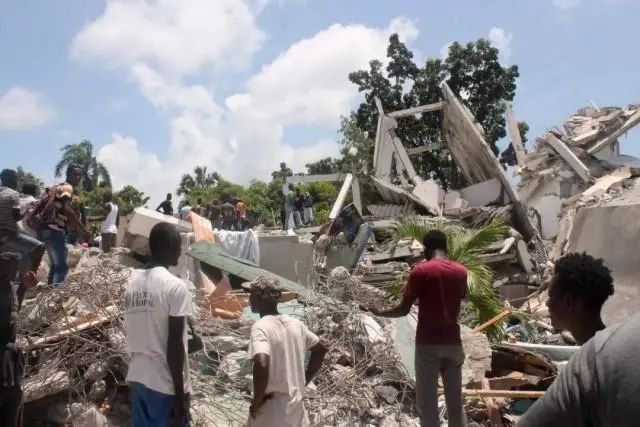 海地7.3级地震已致1297人死亡，浅谈房屋进行抗震加固的重要性！