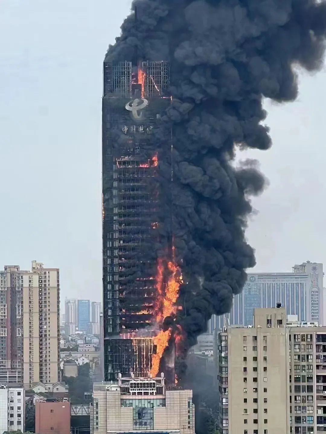 突发！长沙电信大楼发生火灾